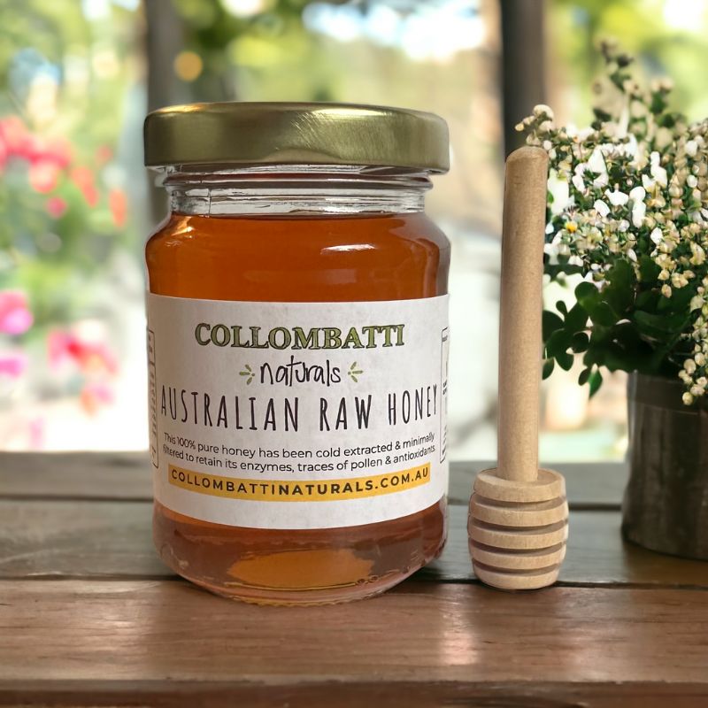 Collombatti Naturals raw honey with honey dipper